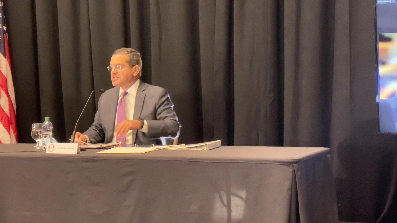 Gobernador le dice a la JCF que ya PR paga las tarifas mas altas en impuestos a la gasolina y peajes