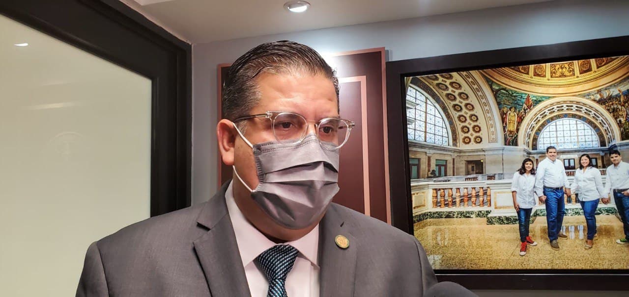 SAN JUAN (CyberNews)- El presidente de la Cámara de Representantes, Rafael “Tatito” Hernández Montañez recomendó el miércoles a los que procuran que se elimine el impuesto a los derivados de petróleo (conocido como la crudita) para que baje el precio de la gasolina, que le pregunten a los maestros.